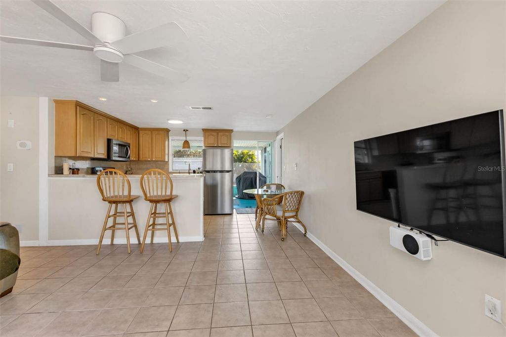 Image 5 of property listing at 960 DARWIN ROAD, Venice, FL 34293