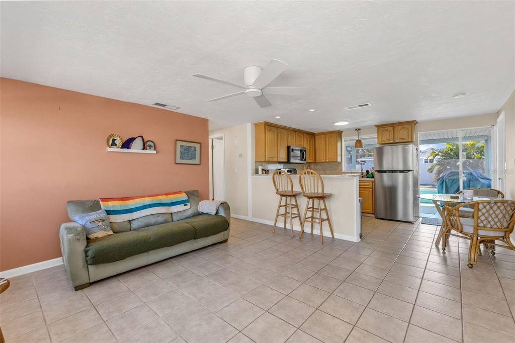 Image 6 of property listing at 960 DARWIN ROAD, Venice, FL 34293