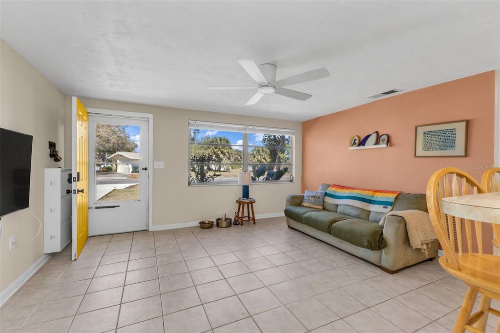 Image 7 of property listing at 960 DARWIN ROAD, Venice, FL 34293