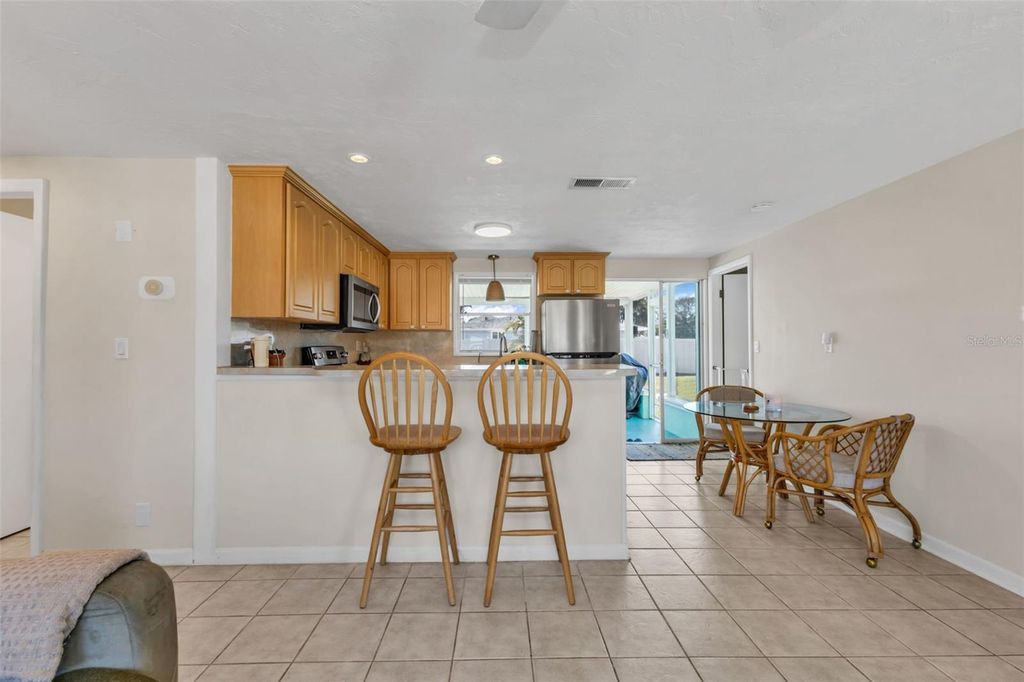 Image 10 of property listing at 960 DARWIN ROAD, Venice, FL 34293