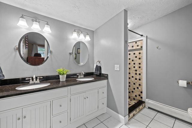 6 Dixfield Rd, Worcester, MA 01606