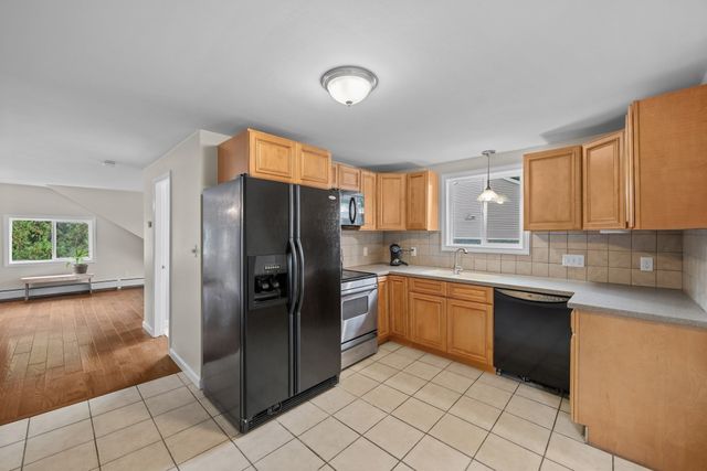 6 Dixfield Rd, Worcester, MA 01606