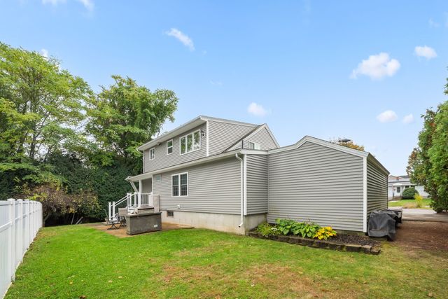 6 Dixfield Rd, Worcester, MA 01606