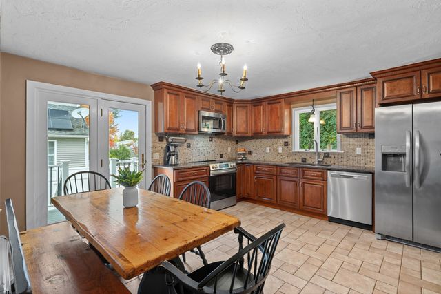 6 Dixfield Rd, Worcester, MA 01606
