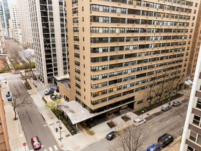 850 N Dewitt Place 13E, Chicago, IL 60611