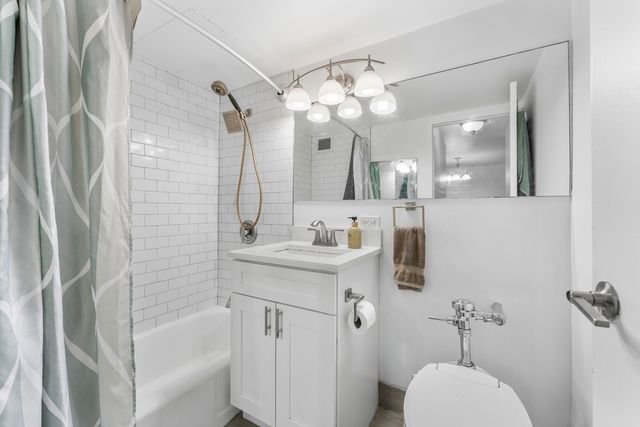 850 N Dewitt Place 13E, Chicago, IL 60611