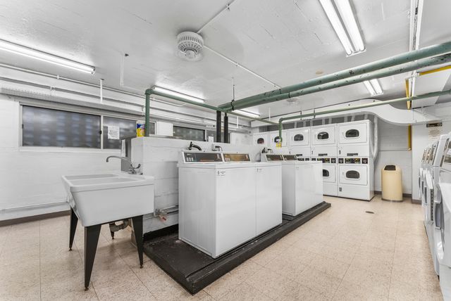 850 N Dewitt Place 13E, Chicago, IL 60611