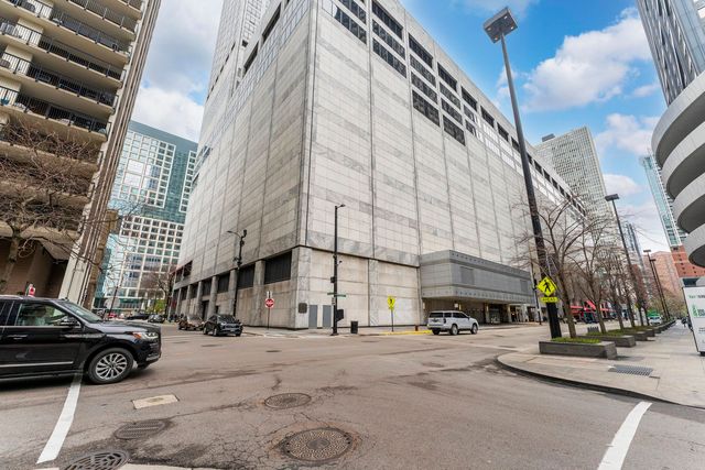 850 N Dewitt Place 13E, Chicago, IL 60611