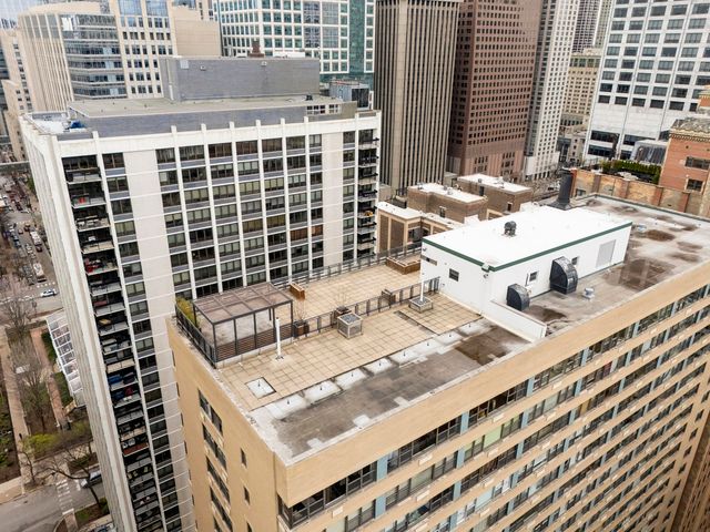 850 N Dewitt Place 13E, Chicago, IL 60611