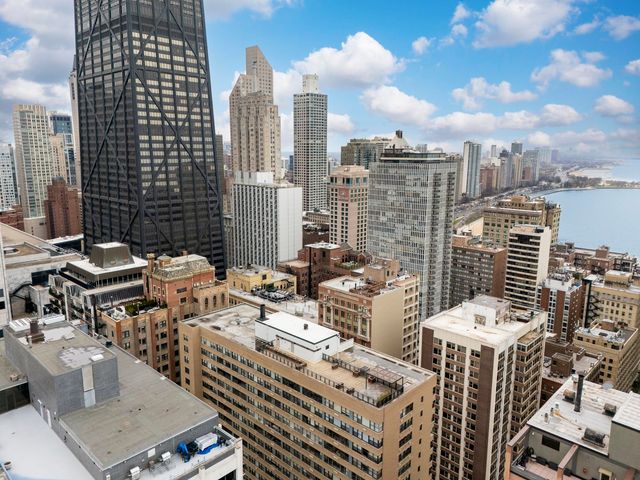 850 N Dewitt Place 13E, Chicago, IL 60611