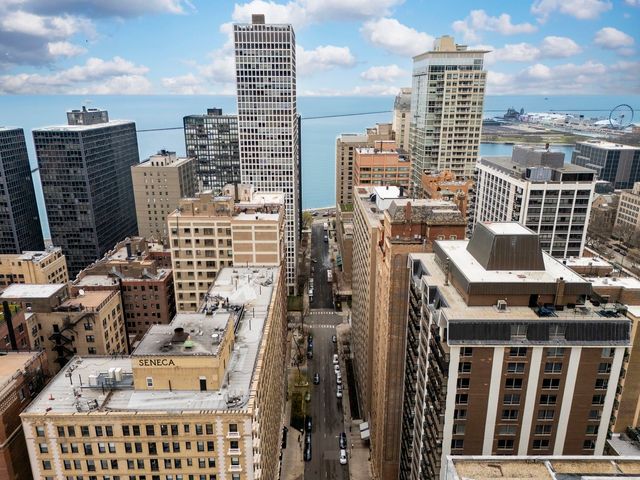 850 N Dewitt Place 13E, Chicago, IL 60611