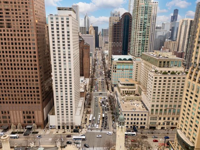 850 N Dewitt Place 13E, Chicago, IL 60611