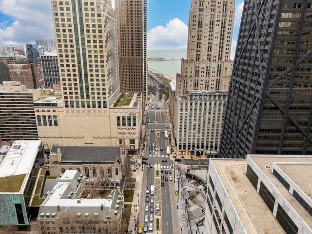 850 N Dewitt Place 13E, Chicago, IL 60611