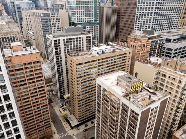 850 N Dewitt Place 13E, Chicago, IL 60611