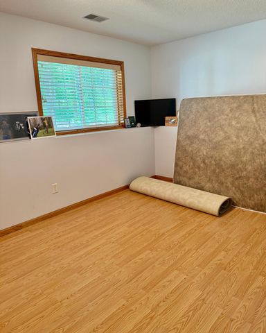 736 E Nicollet Boulevard, Burnsville, MN 55337