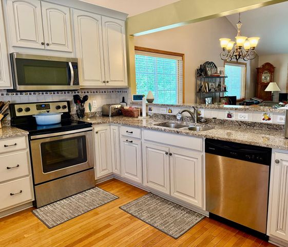 736 E Nicollet Boulevard, Burnsville, MN 55337