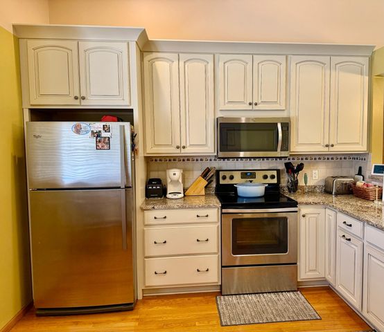 736 E Nicollet Boulevard, Burnsville, MN 55337
