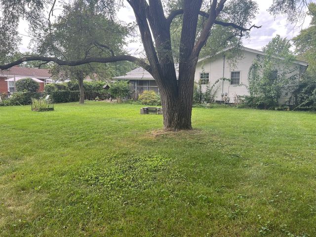 214 April Lane, North Aurora, IL 60542