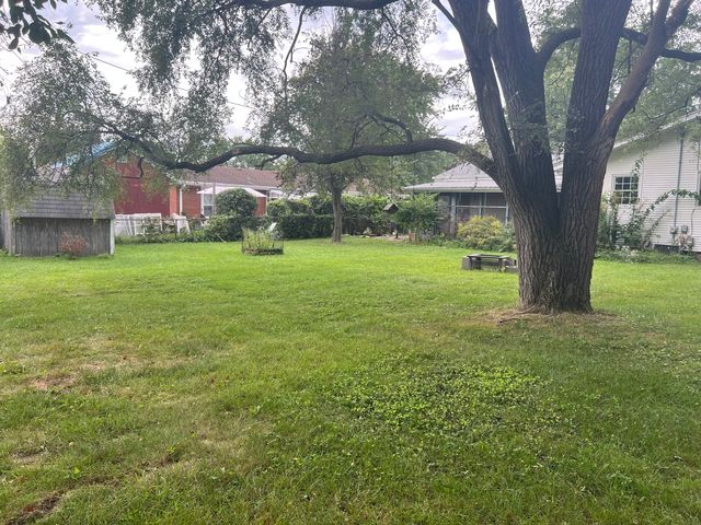 214 April Lane, North Aurora, IL 60542