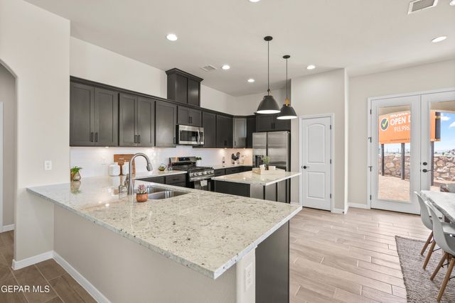 704 Cedarwood Avenue, Horizon City, TX 79928