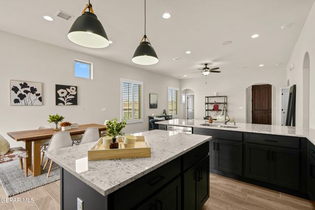 704 Cedarwood Avenue, Horizon City, TX 79928