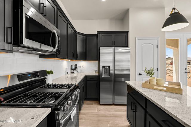 704 Cedarwood Avenue, Horizon City, TX 79928