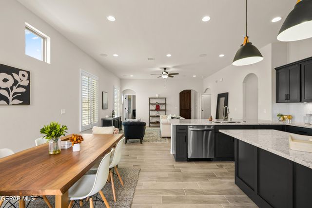 704 Cedarwood Avenue, Horizon City, TX 79928