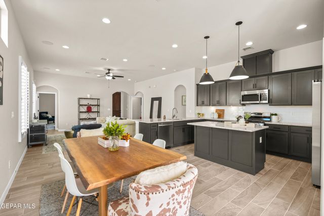 704 Cedarwood Avenue, Horizon City, TX 79928