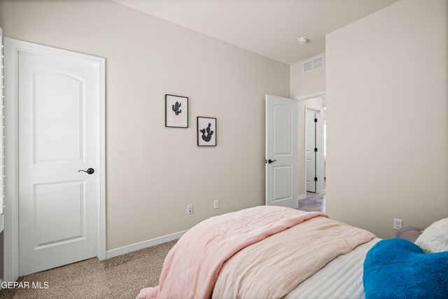 704 Cedarwood Avenue, Horizon City, TX 79928