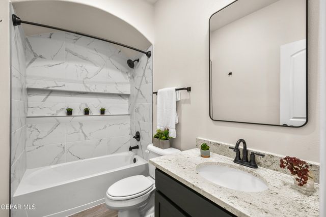 704 Cedarwood Avenue, Horizon City, TX 79928