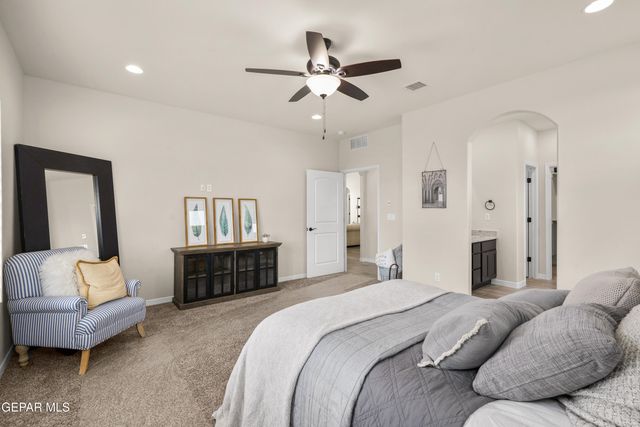 704 Cedarwood Avenue, Horizon City, TX 79928