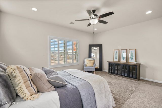 704 Cedarwood Avenue, Horizon City, TX 79928