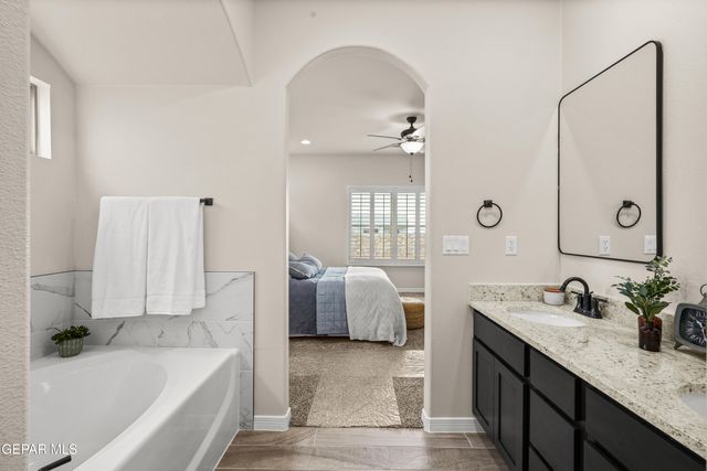 704 Cedarwood Avenue, Horizon City, TX 79928