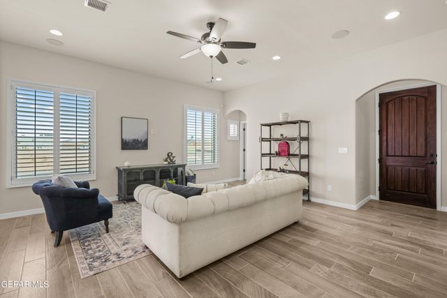 704 Cedarwood Avenue, Horizon City, TX 79928