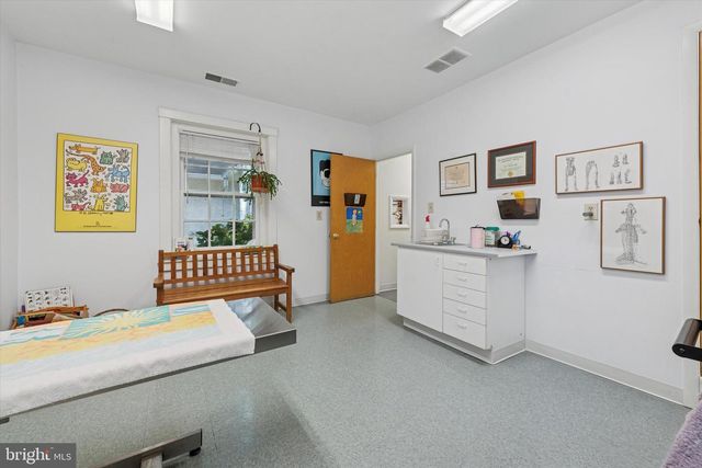 1058 LANCASTER, Berwyn, PA 19312