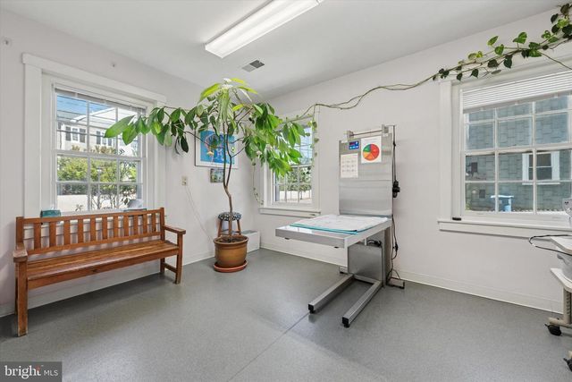 1058 LANCASTER, Berwyn, PA 19312