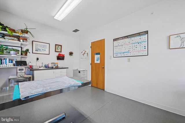 1058 LANCASTER, Berwyn, PA 19312