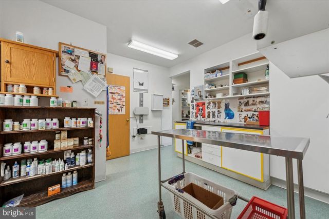 1058 LANCASTER, Berwyn, PA 19312