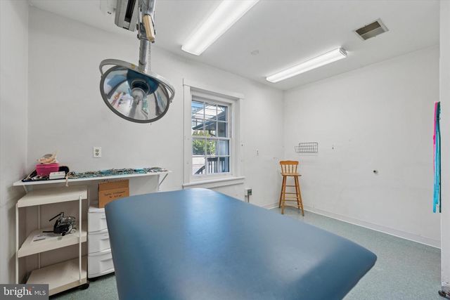 1058 LANCASTER, Berwyn, PA 19312