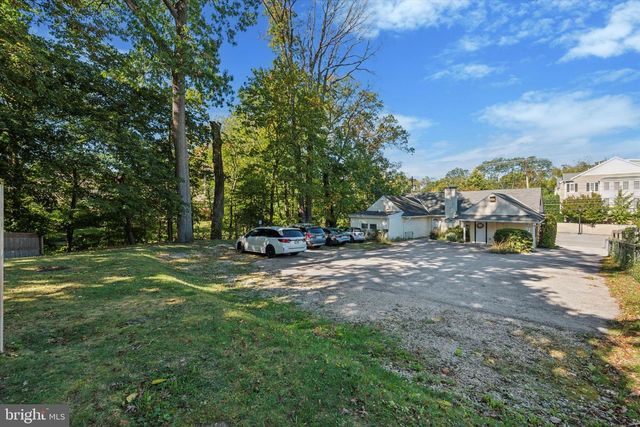 1058 LANCASTER, Berwyn, PA 19312