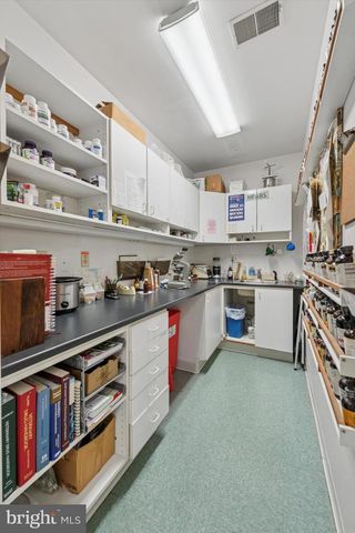 1058 LANCASTER, Berwyn, PA 19312