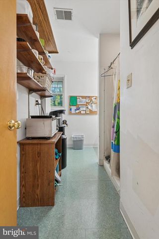 1058 LANCASTER, Berwyn, PA 19312