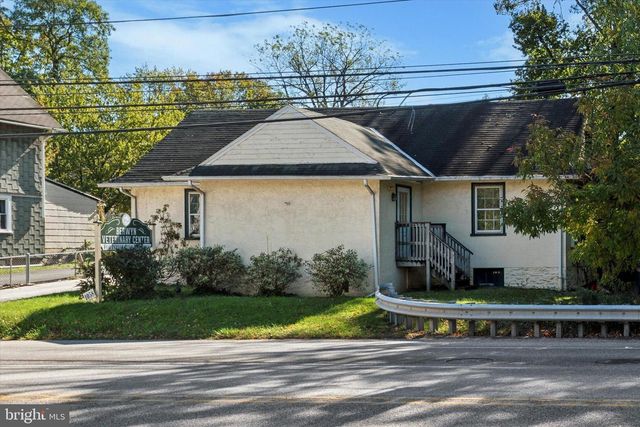 1058 LANCASTER, Berwyn, PA 19312