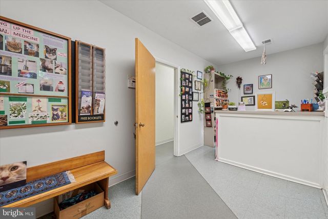 1058 LANCASTER, Berwyn, PA 19312