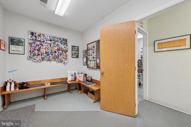 1058 LANCASTER, Berwyn, PA 19312