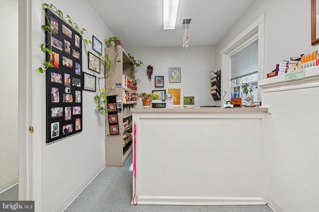 1058 LANCASTER, Berwyn, PA 19312