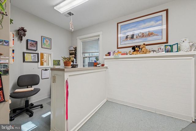 1058 LANCASTER, Berwyn, PA 19312