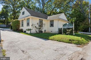 1058 LANCASTER, Berwyn, PA 19312