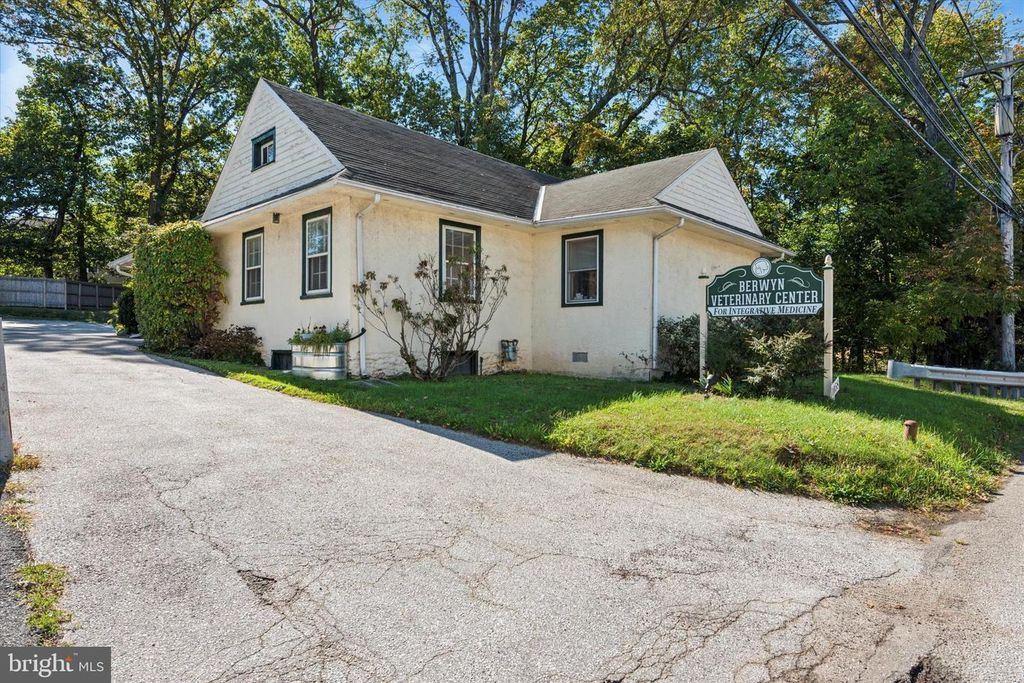 1058 LANCASTER, Berwyn, PA 19312