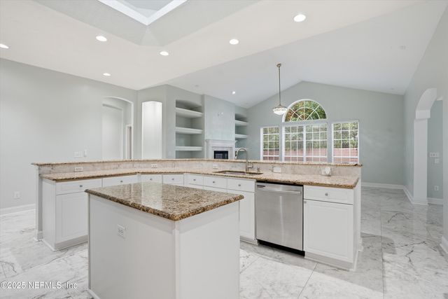 2810 SWEETHOLLY Drive, Jacksonville, FL 32223